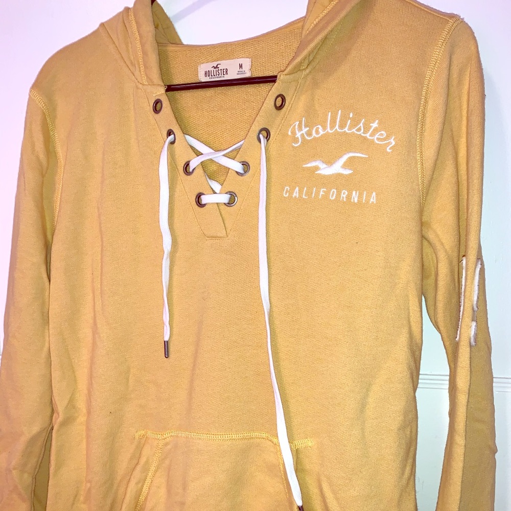 Holliser Yellow Hooded Shirt, Size Medium